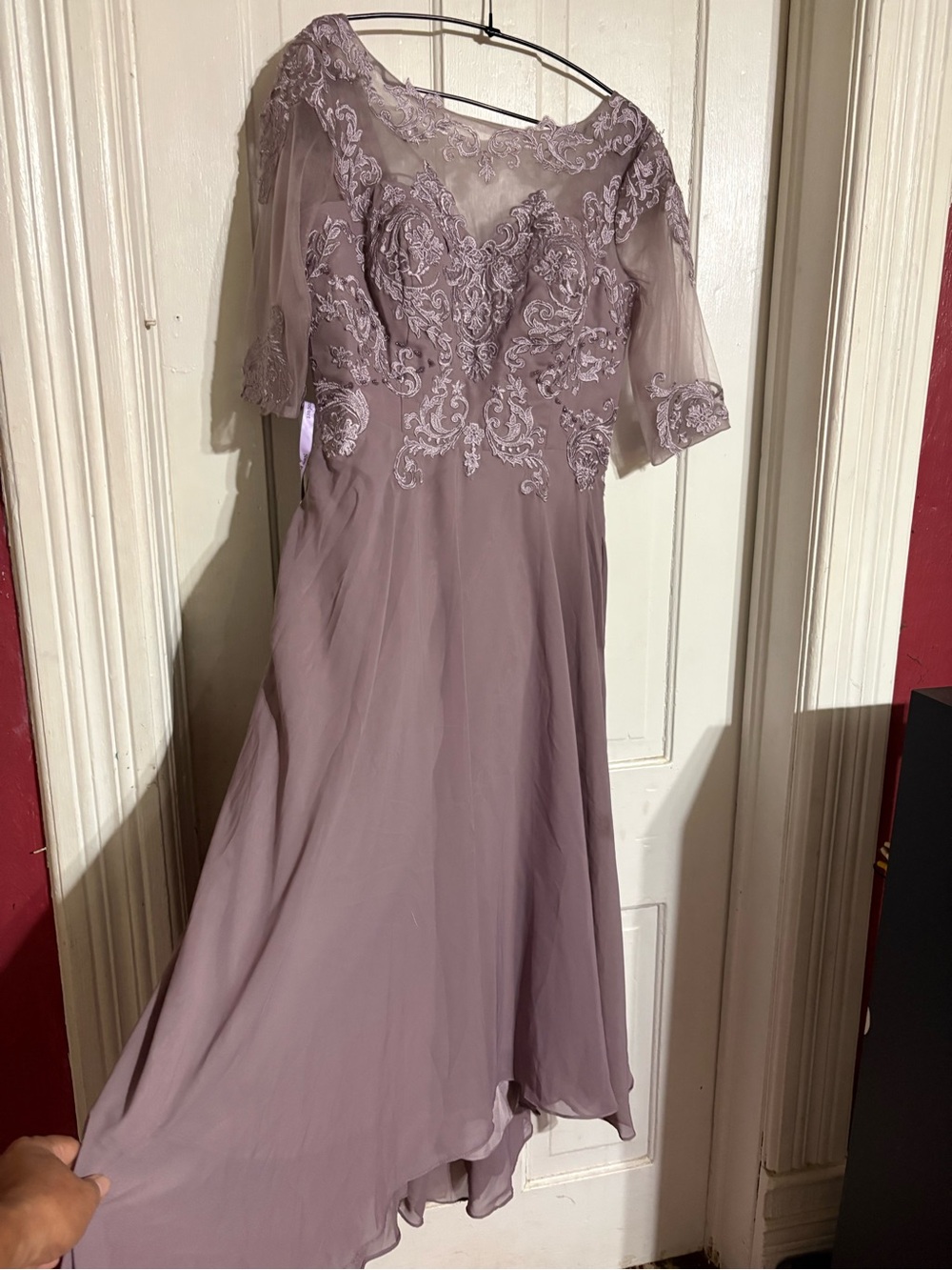 Mother of the bride Elegant Lace Appliqué Midi Dress in Dusty Mauve